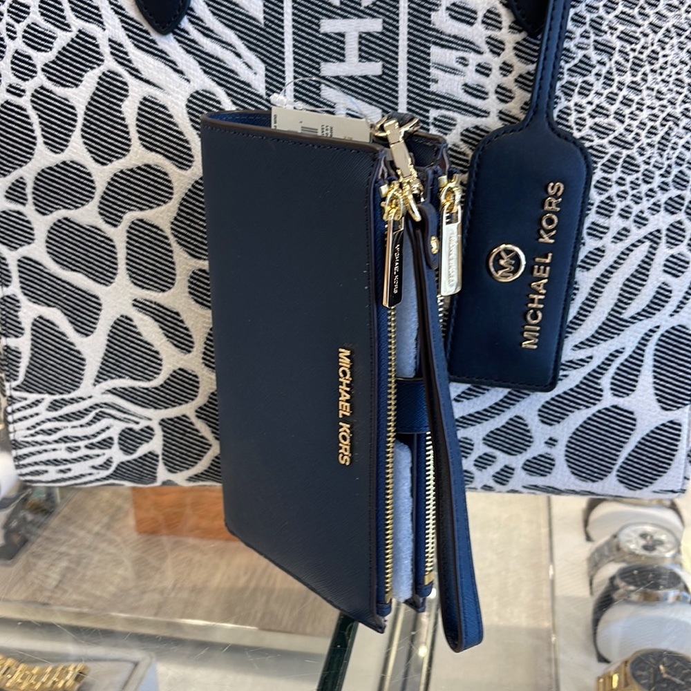 MICHAEL KORS LARGE DOUBLE ZIP WRISTLET WALLET PHONE CASE 
Navy 
NWT - Picture 2 of 16
